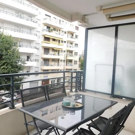 Apartment Charming Air-conditioned 2-bedroom 'le Riviera' With Parking Juan-les-Pins