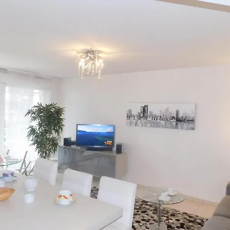 Charming Air-conditioned 2-bedroom 'le Riviera' With Parking